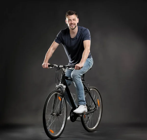 自転車に乗る男 — ストック写真