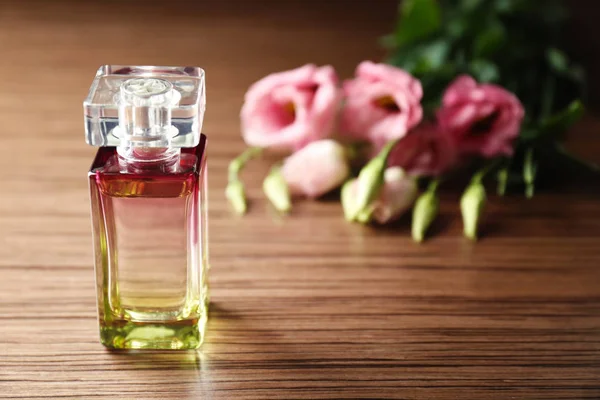 Butelka perfum szklanych — Zdjęcie stockowe
