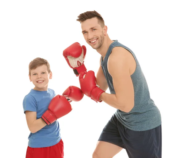 Pai e filho em luvas de boxe — Fotografia de Stock