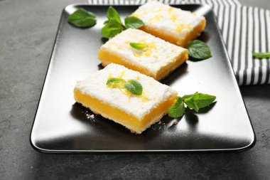 Masada lezzetli limonlu pasta plaka