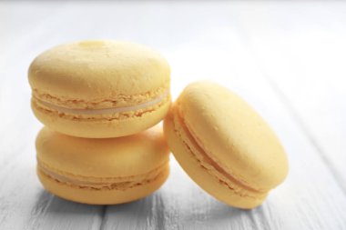Lezzetli limon macarons closeup beyaz tahta masada