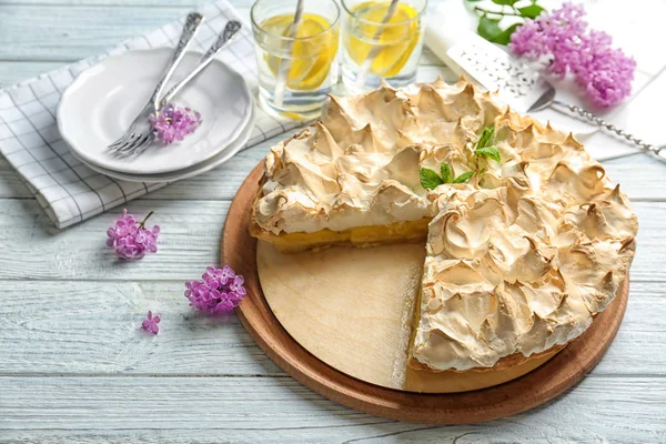 Torta de merengue de limão gostosa — Fotografia de Stock