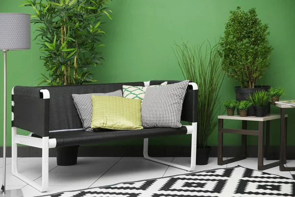 Комфортабельный номер с современной мебелью в зелени и белых тонах — стоковое фото