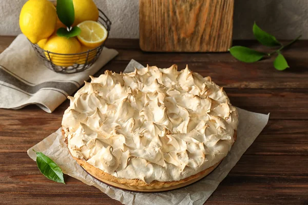 Sabroso pastel de merengue de limón — Foto de Stock