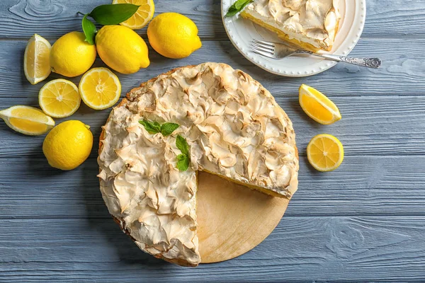 Delicioso pastel de merengue de limón — Foto de Stock