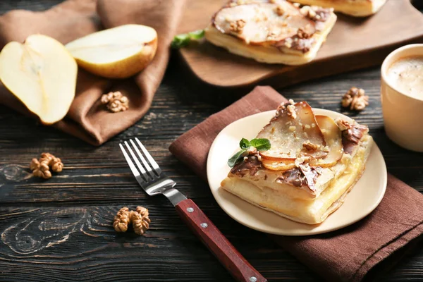 Prato com deliciosa pastelaria e garfo — Fotografia de Stock
