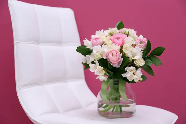 Πολύ όμορφο μπουκέτο λουλούδια φρέζια λευκή — Φωτογραφία Αρχείου