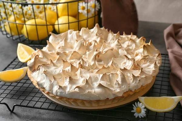 Sabroso pastel de merengue de limón — Foto de Stock