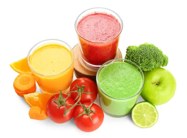 Fresh smoothies, vegetables and fruits on white background — Stock Photo, Image