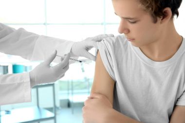 aşılama işlemi hasta klinik