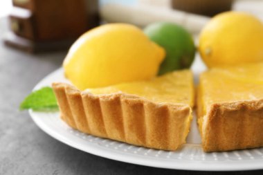 Ev yapımı limon ekşi parçaları 