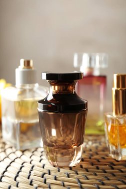 parfüm şişeleri kümesi