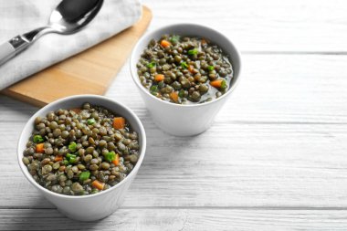 Lezzetli mercimek yemeği ile kompozisyon