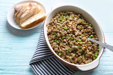 Lezzetli mercimek püresi ile kompozisyon 