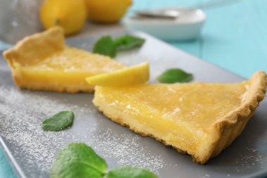 İki dilim limon lor pastası