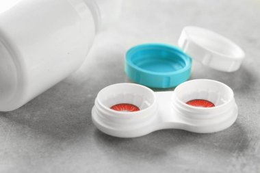 Kontakt lensli konteyner 