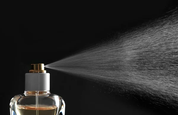 Spraying bottle of perfume — Stock Photo, Image