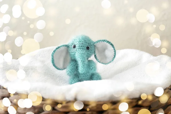 Piccolo elefante lavorato a maglia — Foto Stock