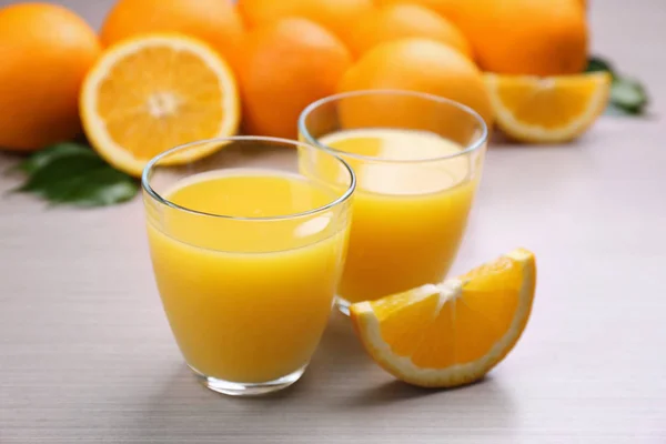 Frischer Orangensaft — Stockfoto