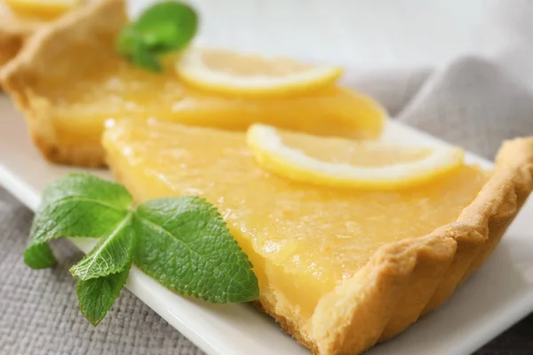 Torte mit Minze und Zitrone — Stockfoto