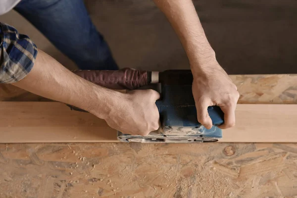 Carpenter working with grinder — Stock Photo, Image