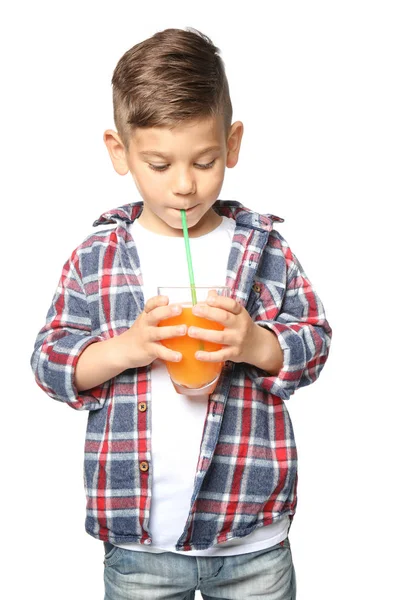 Milý chlapeček pití šťávy — Stock fotografie
