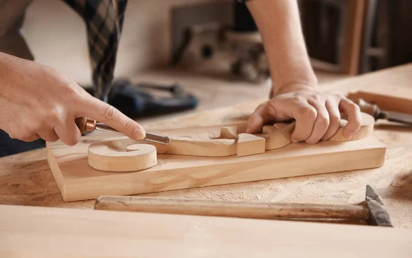 Carpenter working with chisel — Stock Photo, Image