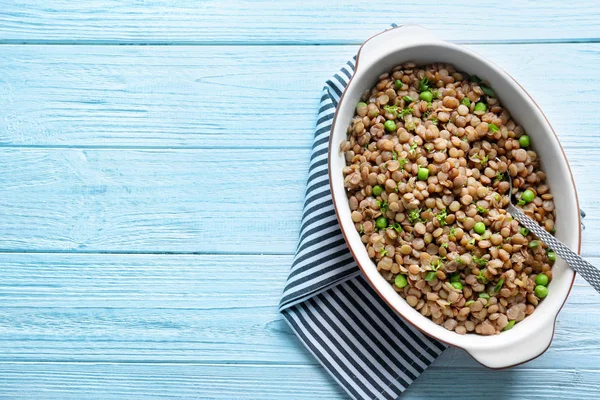 Güveç çanağı lezzetli mercimek püresi ile