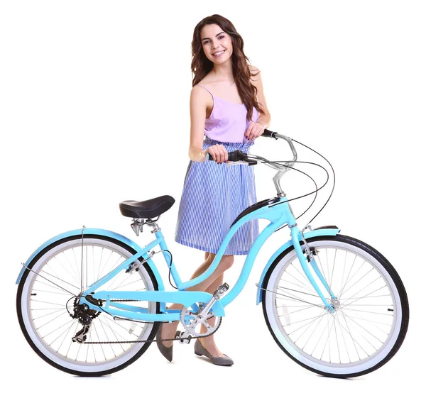 Mujer joven con bicicleta — Foto de Stock