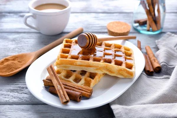 Deliciosos waffles de canela — Fotografia de Stock