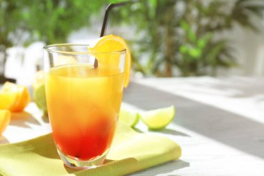 lezzetli tekila sunrise kokteyli