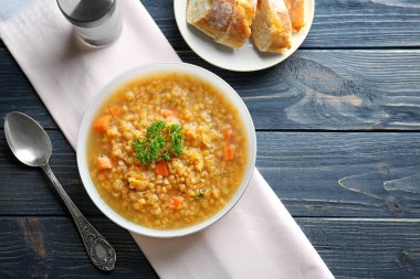 Lezzetli mercimek yemeği ile kompozisyon