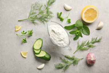 Lezzetli yoğurt sos