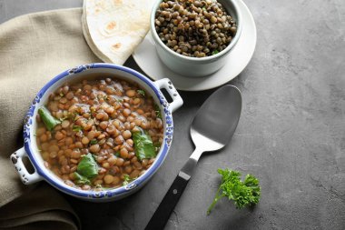 Lezzetli mercimek yemeği ile kompozisyon