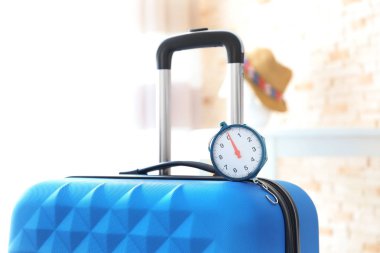 Ağır bavul üzerinde ölçekler