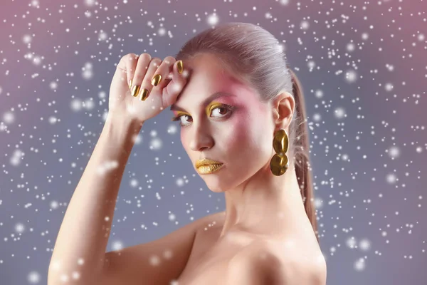 Young Woman Christmas Makeup Looking Camera Color Background Snow Effect — Stock Photo, Image