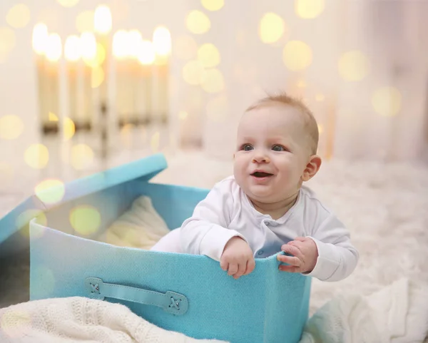 Bambino Piccolo Scatola Sfondo Luci Festive Sfocate Primo Concetto Hanukkah — Foto Stock