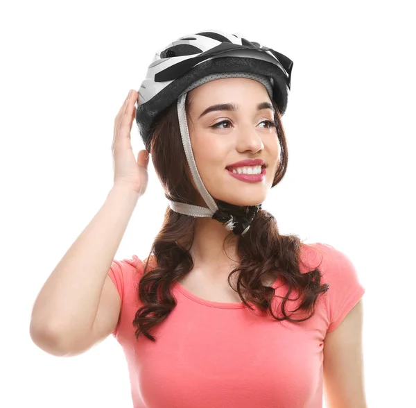 Belle jeune cycliste avec casque sur fond blanc — Photo