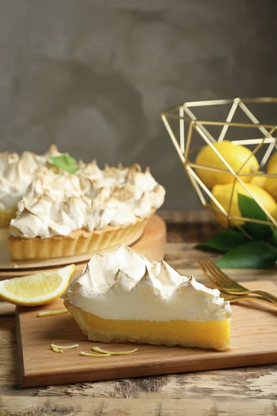 Lemon meringue pie — Stock Photo, Image