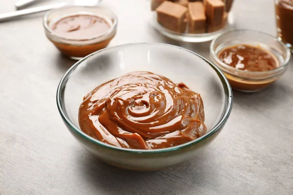 Sabrosa salsa de caramelo —  Fotos de Stock