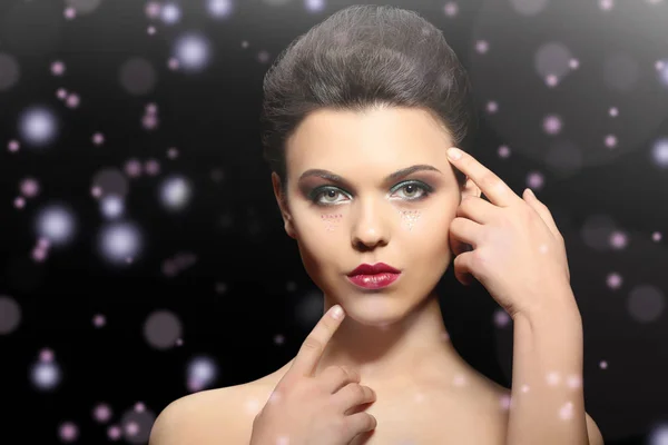 Young Woman Christmas Makeup Looking Camera Black Background — Stock Photo, Image