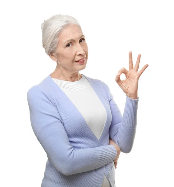 Bejaarde vrouw weergegeven: ok gebaar — Stockfoto