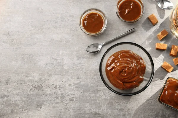 Sabrosa salsa de caramelo — Foto de Stock
