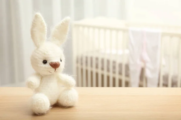 크로 셰 뜨개질 아기 장난감 — 스톡 사진