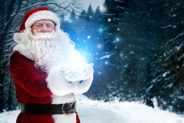Papai Noel segurando luz mágica — Fotografia de Stock