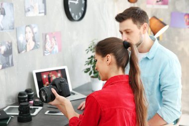 fotoğrafçı kamera ekran seyir