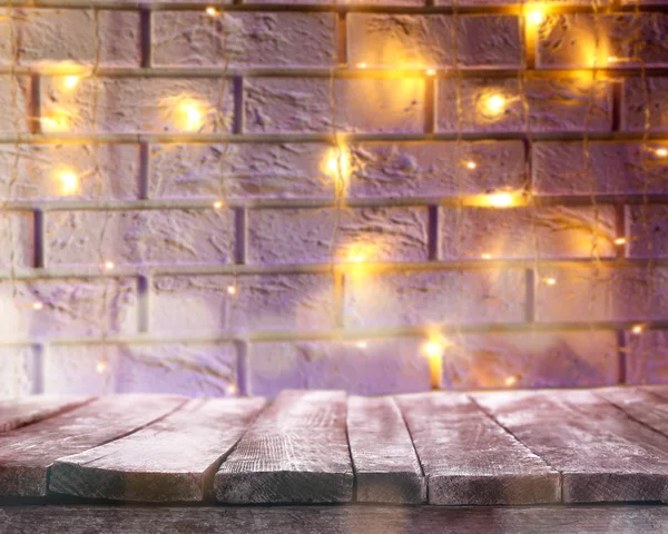Tavolo in legno e luci di Natale — Foto Stock
