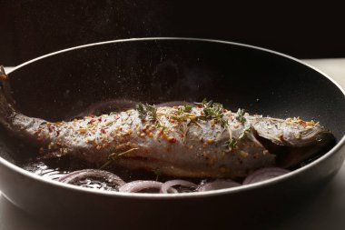 Alabalık balık tava pişirme,  