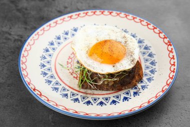 Lezzetli kahvaltı masasında