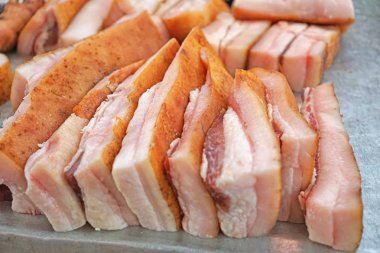 taze çiğ domuz parçaları 